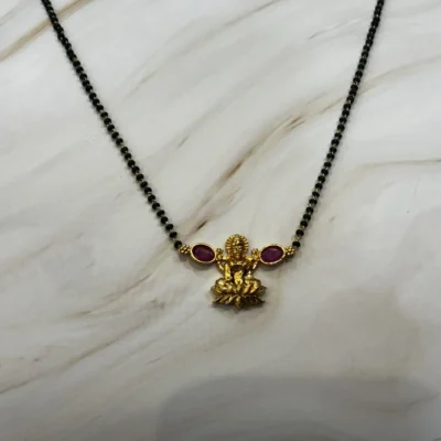HK0279 – Elegant Black Bead Mangalsutra Chain with Lakshmi Pendant - Image 2