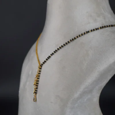 HK0325 Black Beads & Plain Chain Centerd with 3 drops - Image 4