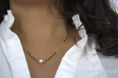 HK0028 Single Pearl Centerd Black Beads